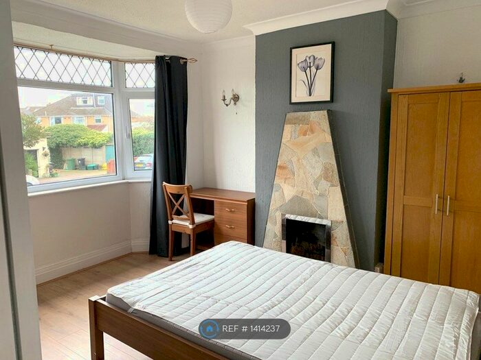 4 Bedroom Semi-Detached House To Rent In Mackie Avenue, Filton, Bristol, BS34