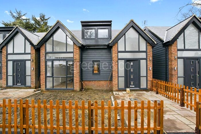 2 Bedroom Terraced House To Rent In Edeleny Close London, N2