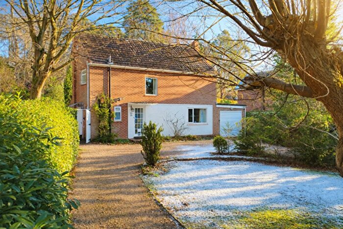 3 Bedroom Detached House For Sale In Portsmouth Road, Camberley, GU15