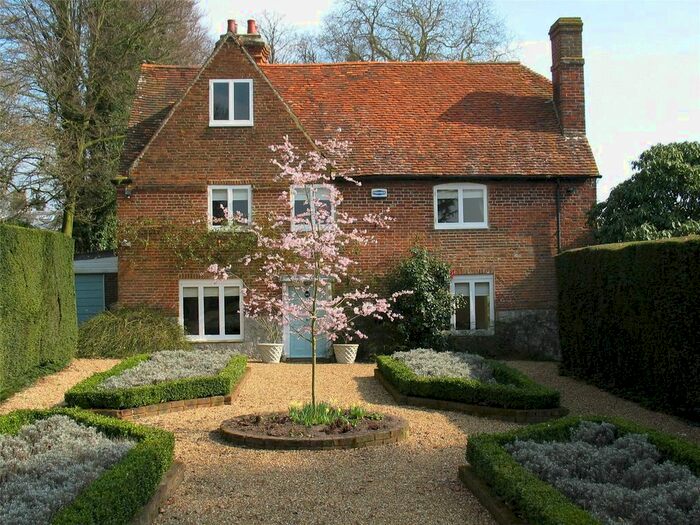 5 Bedroom Detached House To Rent In Oxen Hoath, Oxenhoath Road, Hadlow, Tonbridge TN11