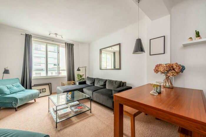2 Bedroom Flat To Rent In Hatherley Grove, Bayswater, London, W2