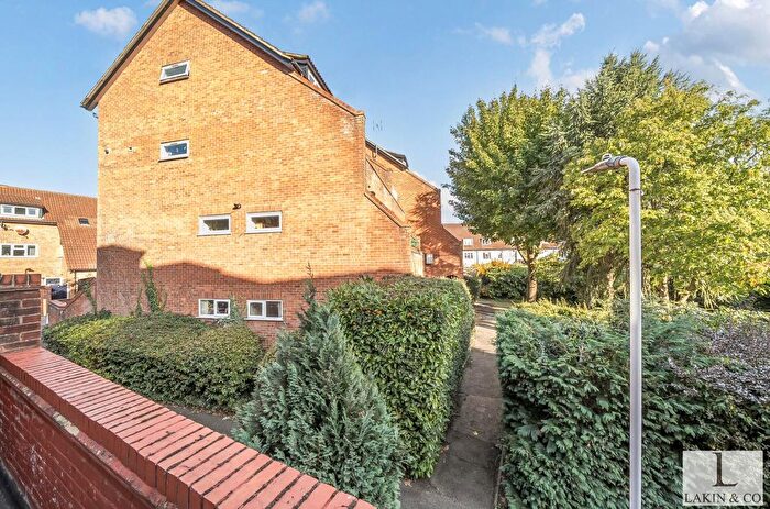 1 Bedroom Flat For Sale In Cumbrian Way, Uxbridge, UB8
