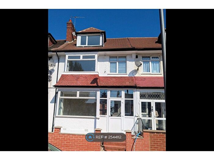 2 Bedroom Flat To Rent In Tooting, London, SW16