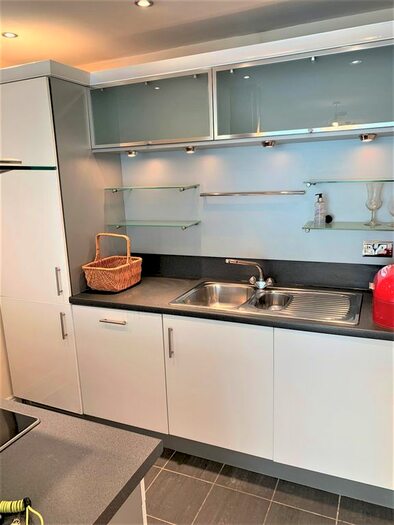 1 Bedroom Flat To Rent In Lombard Road, London, SW11