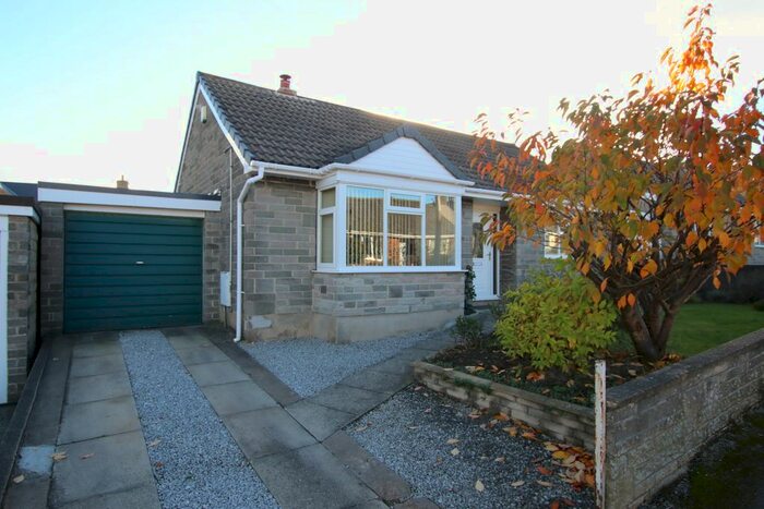 2 Bedroom Detached Bungalow For Sale In Greenside, Hoylandswaine, Sheffield S36