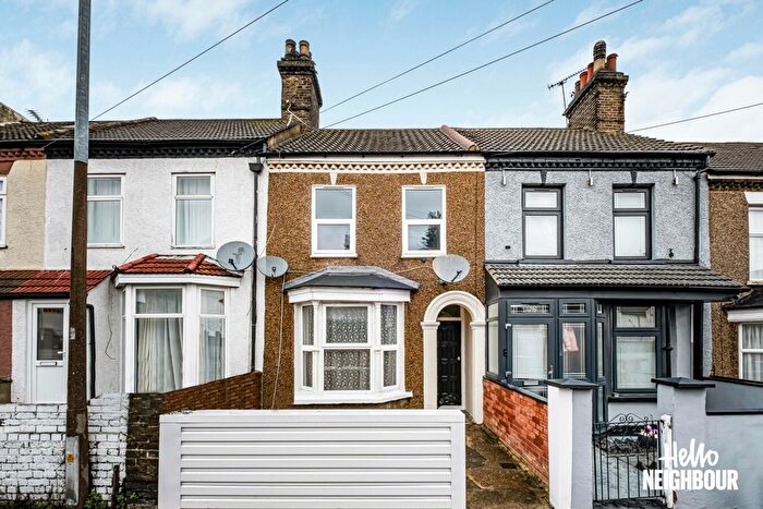 4 Bedroom Terraced House To Rent In Grove Road, Grays, RM17