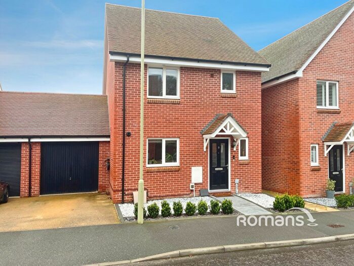 3 Bedroom Detached House For Sale In Hawley View, Blackwater, Camberley, GU17