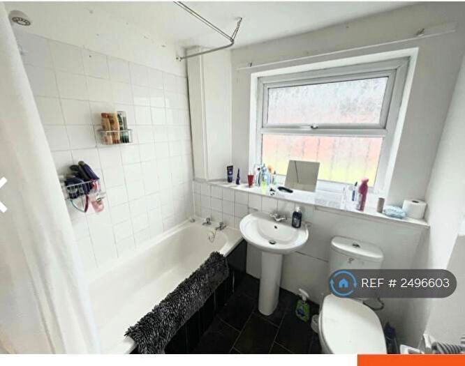 3 Bedroom Terraced House To Rent In St John's Close, Leeds, LS6