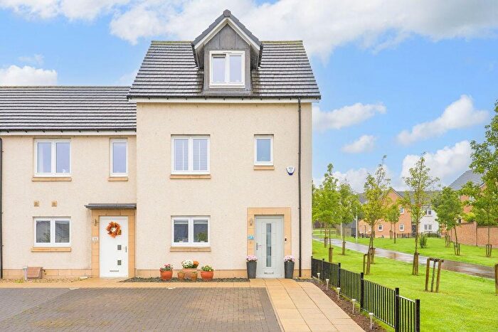 4 Bedroom Town House For Sale In Skelton Park, Denny, FK6