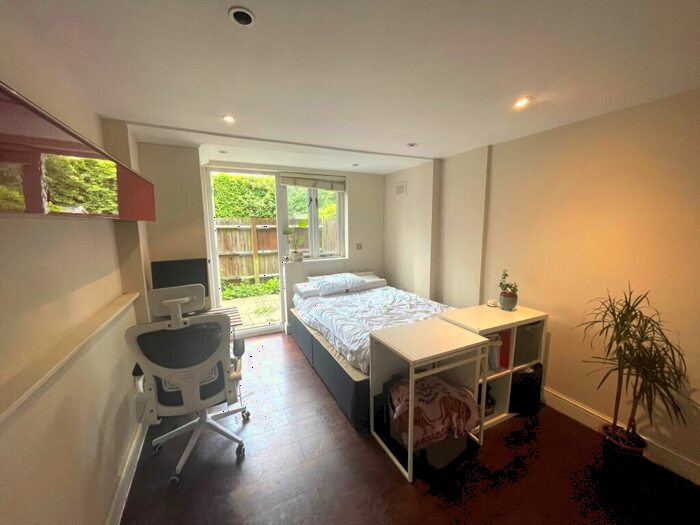 Flat To Rent In Wilberforce Road, Finsbury Park, N4