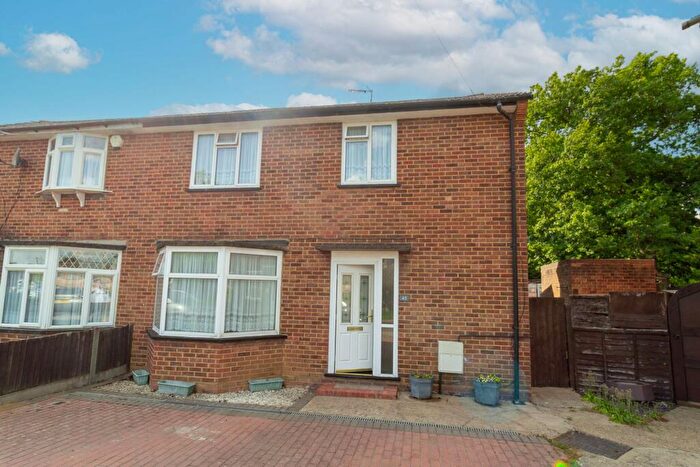 3 Bedroom End Of Terrace House For Sale In Meadfield, Edgware, HA8