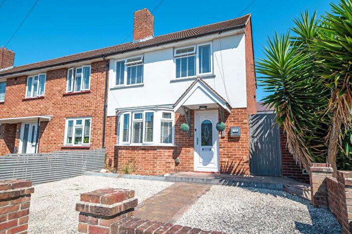 2 Bedroom End Of Terrace House For Sale In Chaucer Avenue, Poets Corner, PO6