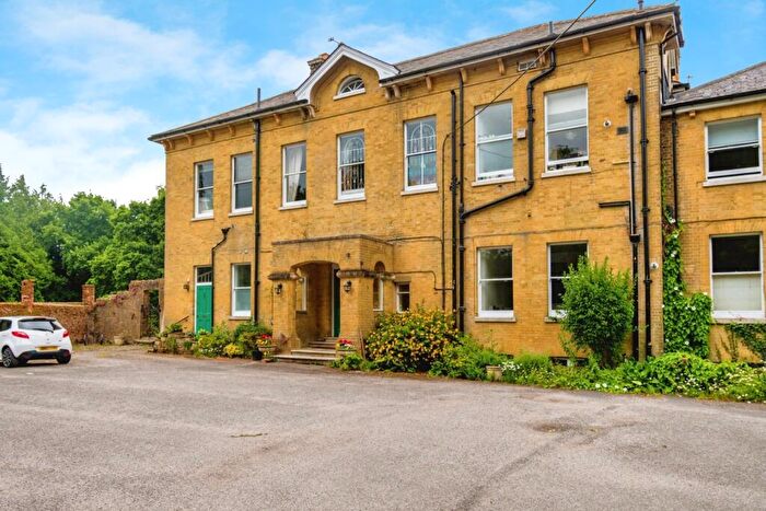 3 Bedroom Flat For Sale In Gosport Lane, Lyndhurst, Hampshire, SO43
