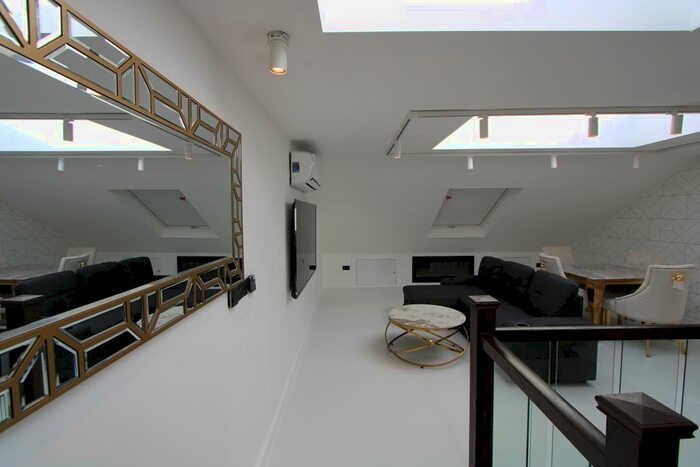 1 Bedroom Flat To Rent In Garratt Lane, London, SW18