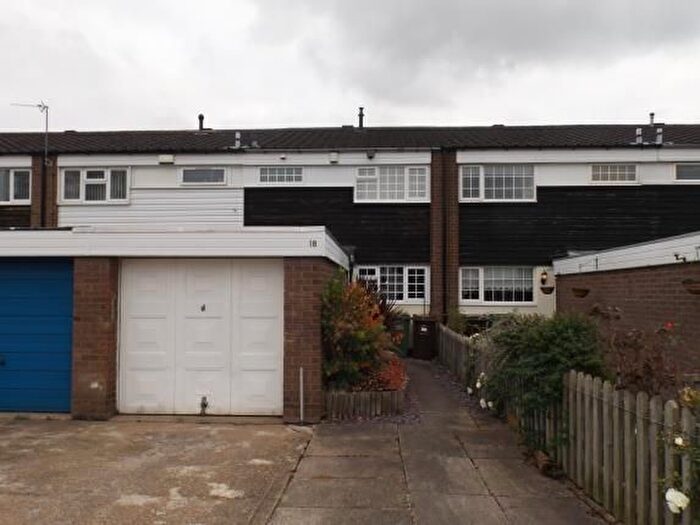 3 Bedroom Semi-Detached House To Rent In Woodpecker Grove, Birmingham, B36