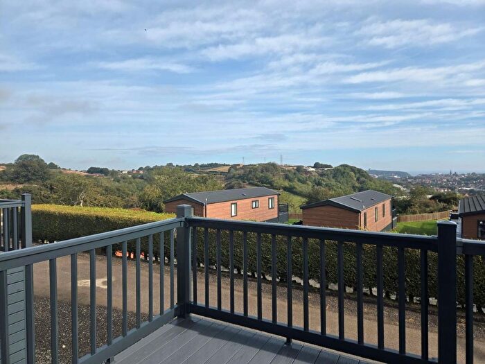 2 Bedroom Mobile/park Home For Sale In Edgehill Road, Scarborough, YO12