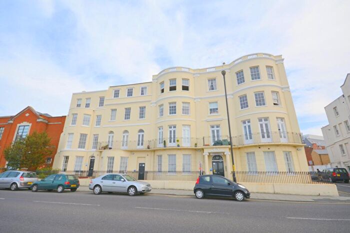 2 Bedroom Flat For Sale In Fort Crescent, Margate, CT9