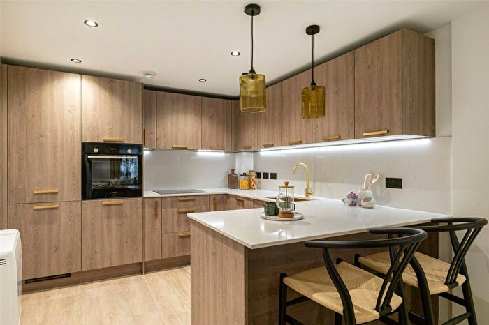 3 Bedroom Duplex For Sale In Brewery Reach, Hope Square, Weymouth, Dorset, DT4 - Photo 5