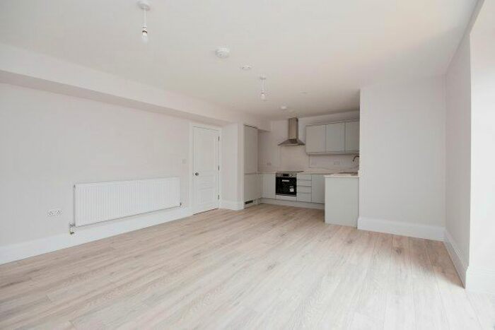 3 Bedroom Flat To Rent In High Street, Billericay, CM12
