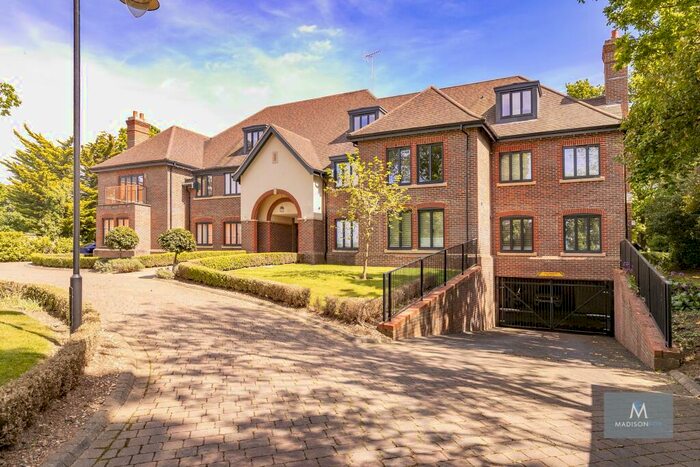 2 Bedroom Apartment To Rent In High Road, Chigwell, Essex, IG7