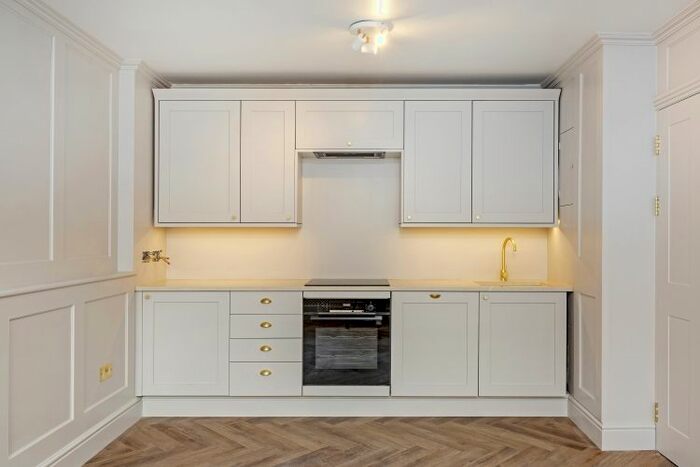 2 Bedroom Flat To Rent In Cheyne Walk, London, SW3