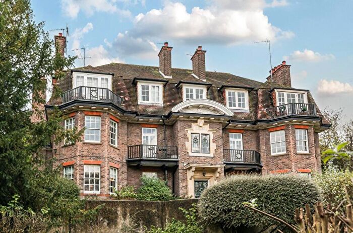 2 Bedroom Flat For Sale In The Drive, West Finchley, N3