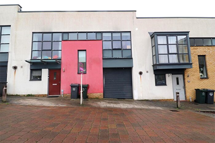 3 Bedroom End Terrace House For Sale In Courtyard Mews, Greenhithe, DA9