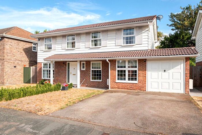 4 Bedroom Detached House For Sale In Pennington Drive, Weybridge, KT13