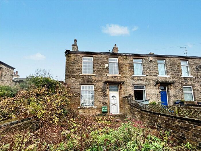 2 Bedroom End Of Terrace House For Sale In Quarry Street, Bradford, West Yorkshire, BD9
