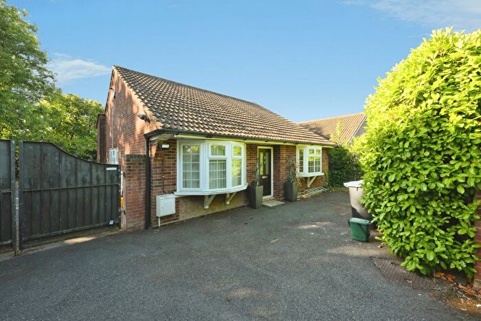 3 Bedroom Detached Bungalow For Sale In Briars Lane, Hatfield, AL10
