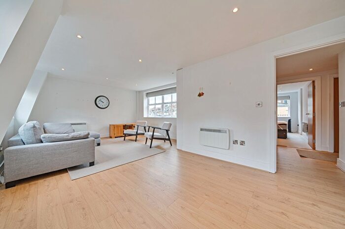 2 Bedroom Flat To Rent In Greenwich High Road, London, SE10