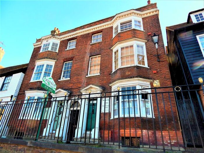 2 Bedroom Flat To Rent In St. Margarets Banks, High Street, Rochester, ME1
