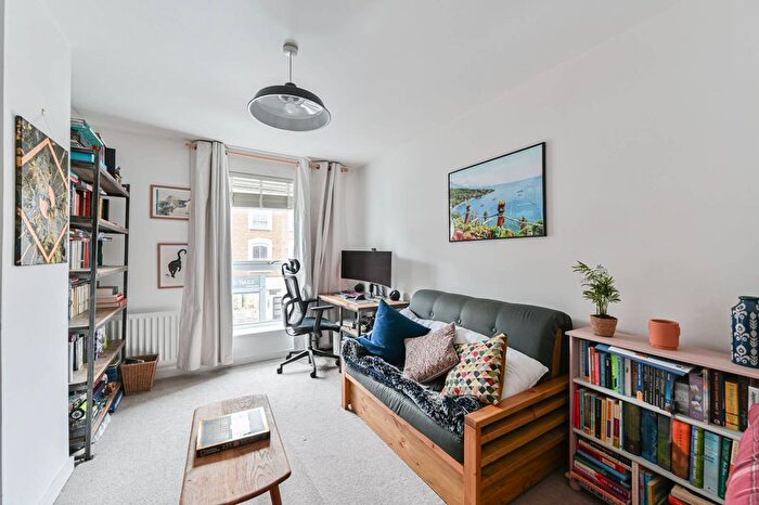 2 Bedroom Flat For Sale In Trevelyan Road, Tooting, London, SW17