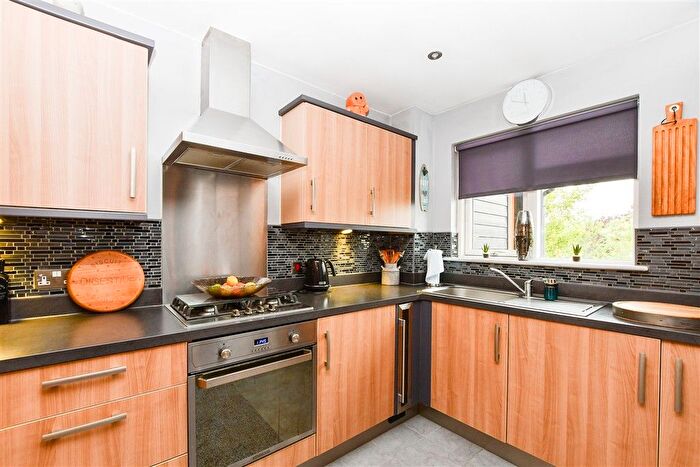 2 Bedroom Flat For Sale In Whitmore Way, Horley, Surrey, RH6