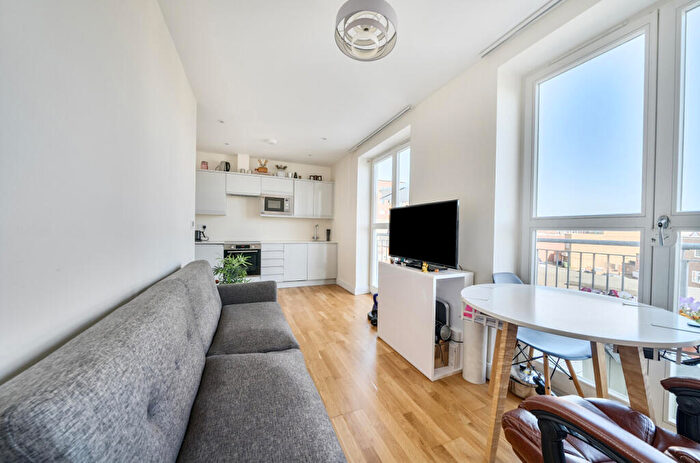 1 Bedroom Apartment For Sale In Brassey House, New Zealand Avenue, Walton-On-Thames, KT12