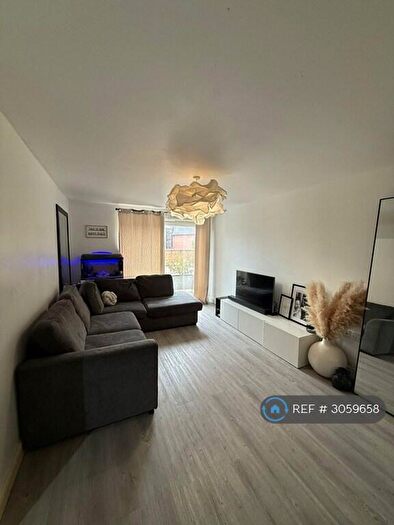 2 Bedroom Flat To Rent In Hudson House, Epsom, KT19