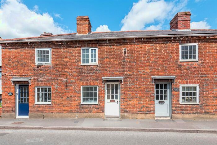 1 Bedroom Terraced House For Sale In Newark Lane, Ripley, GU23