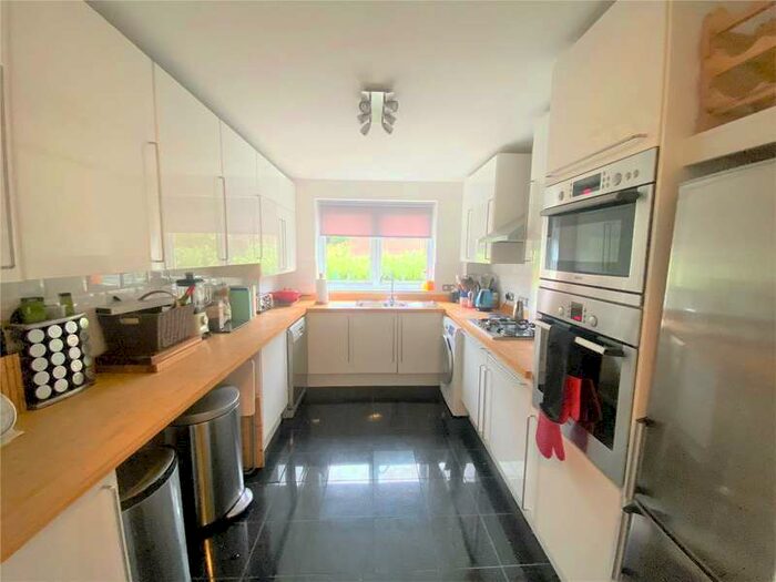 2 Bedroom Apartment To Rent In Shannon Way, Beckenham, BR3