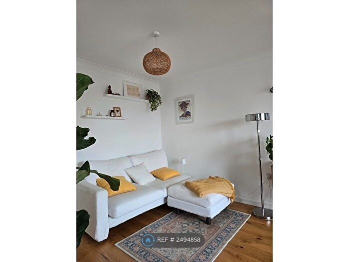 2 Bedroom Flat To Rent In Cypress Close, London, E5