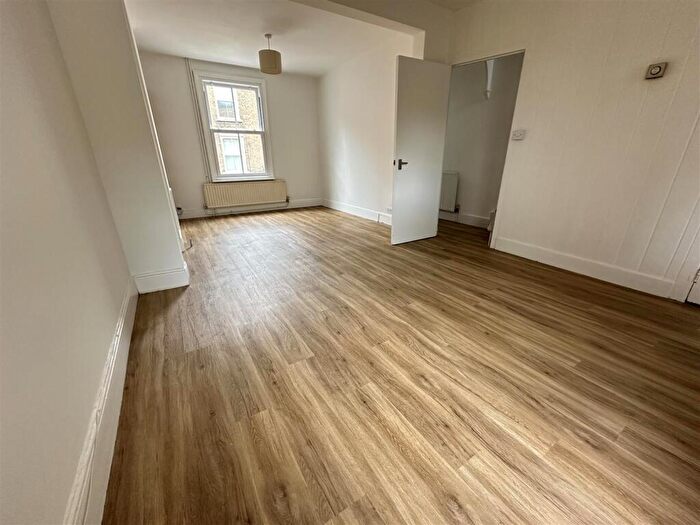 3 Bedroom Terraced House To Rent In Mawson Road, Cambridge, CB1