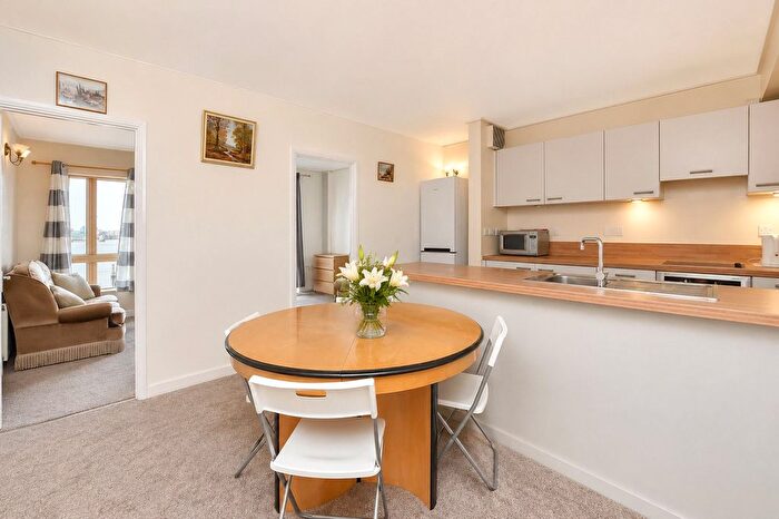 2 Bedroom Flat To Rent In Maurer Court, Renaissance Walk, London, SE10