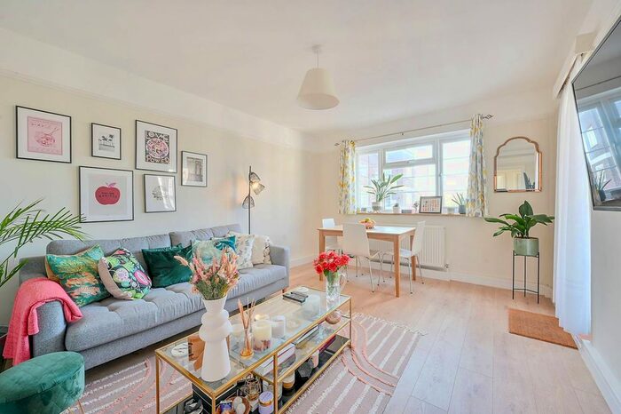 2 Bedroom Flat To Rent In Bollo Lane, Acton, London, W3
