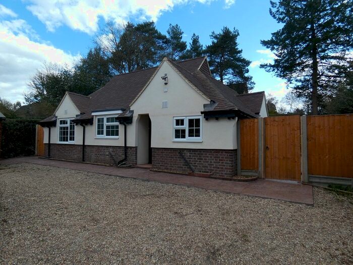 3 Bedroom Property To Rent In Connaught Road, Brookwood, GU24