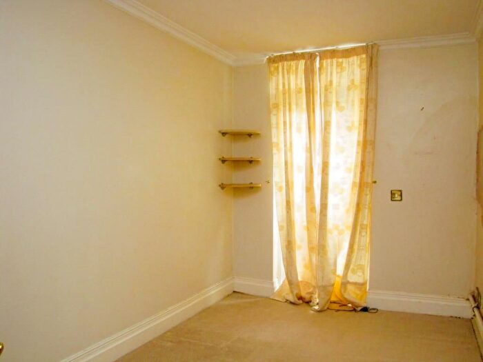 3 Bedroom Flat To Rent In West Hill, Harrow, HA2