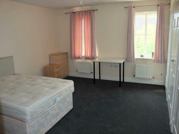 5 Bedroom House To Rent In Horsa Gardens, Hatfield, Hertfordshire, AL10