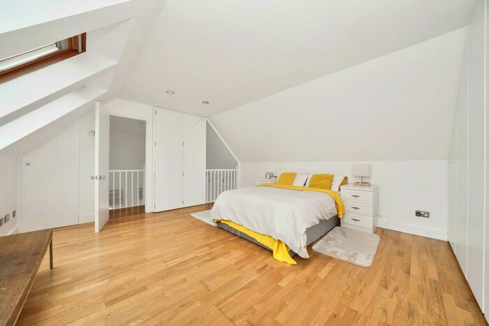 3 Bedroom Penthouse To Rent In Wapping Wall, London, E1W
