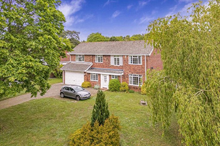 4 Bedroom Detached House For Sale In Whitehills Green, Goring On Thames, RG8