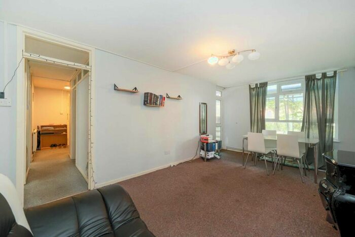 2 Bedroom Flat To Rent In Hermitage Lane, London, NW2