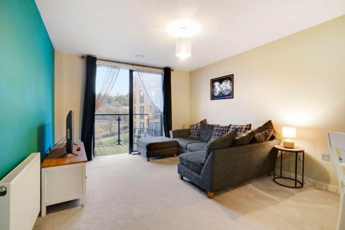 1 Bedroom Flat For Sale In Leaden Hill, Coulsdon, CR5