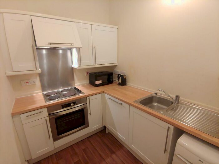 3 Bedroom Flat To Rent In Grindlay Street, Tollcross, Edinburgh, EH3